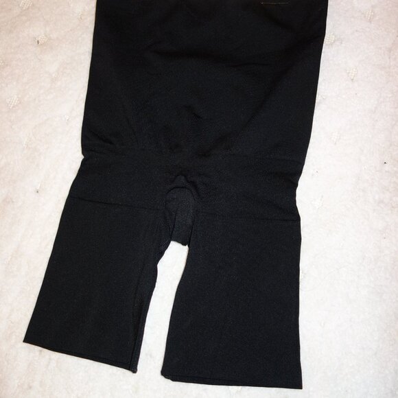 ASSETS by SPANX Remarkable Results Mid-Thigh Shaper - size S - Never Worn - Picture 3 of 6